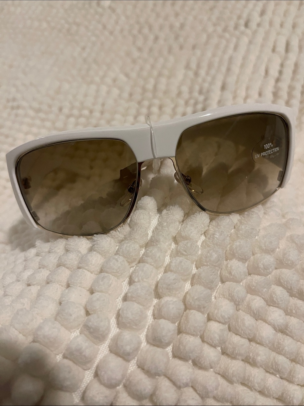 Gucci. Women’s White Frame Sunglasses with Gradient Brown Lenses. NWOT